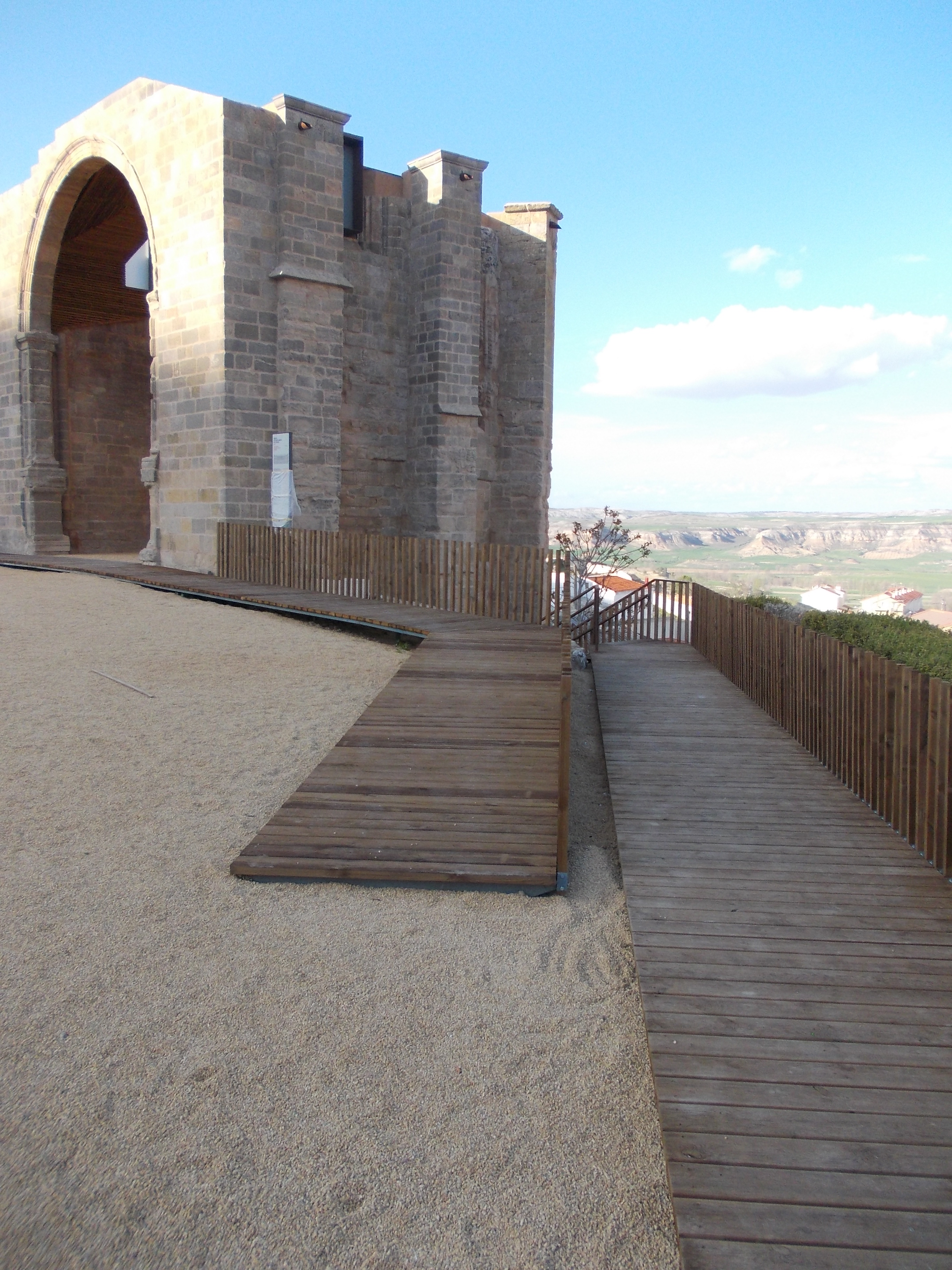 Huete (Cuenca) estrena la rehabilitación del ábside de su iglesia diseñada por Amatex